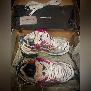 Balenciaga RUNNER SNEAKER IN GREY
(THE FENCE)